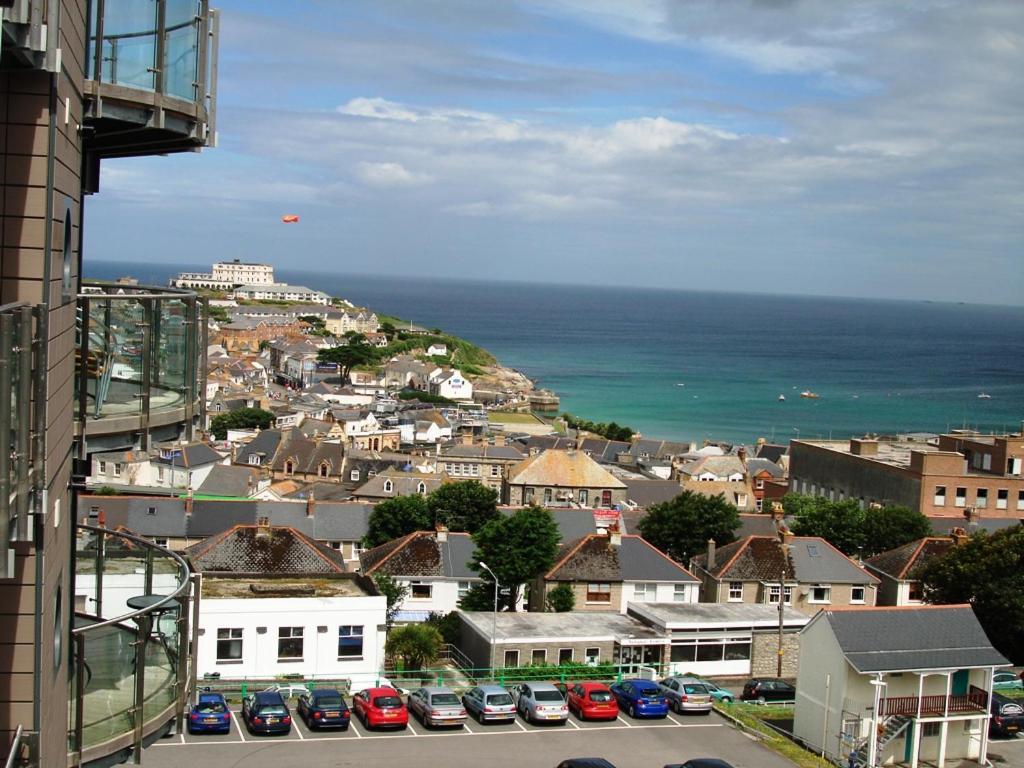 2Bed With Pool & Sea View Apartment New Quay Exteriér fotografie