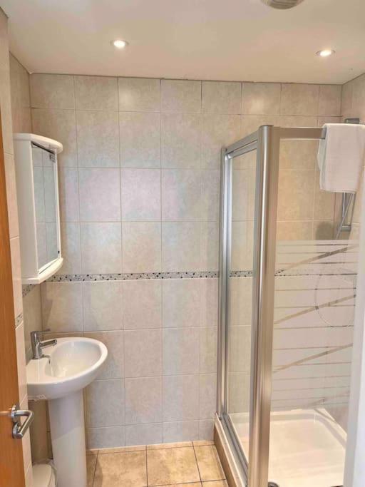 2Bed With Pool & Sea View Apartment New Quay Exteriér fotografie
