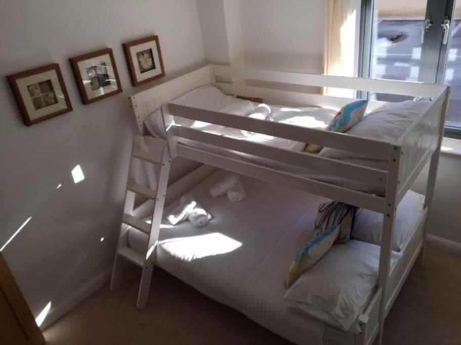 2Bed With Pool & Sea View Apartment New Quay Exteriér fotografie