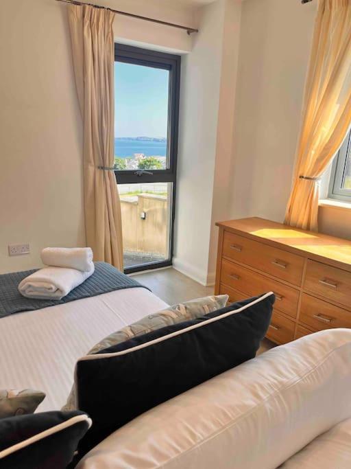 2Bed With Pool & Sea View Apartment New Quay Exteriér fotografie