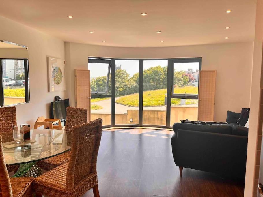2Bed With Pool & Sea View Apartment New Quay Exteriér fotografie